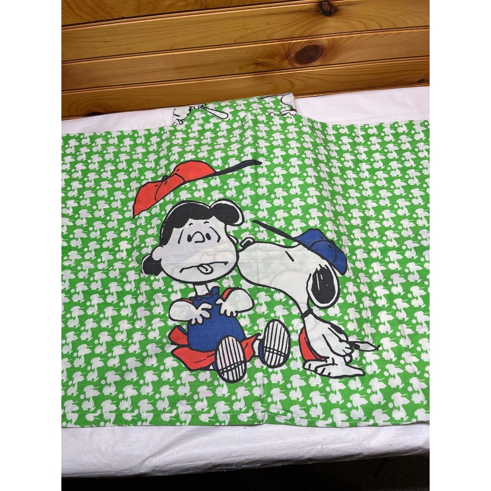 Snoopy flat sheet and 2 pillow cases - Picture 3 of 3